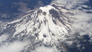 Body of man who died while climbing Mount Rainier recovered