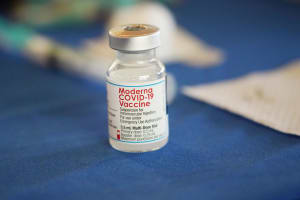 COVID-19 vaccine sales push Moderna past expectations in Q2