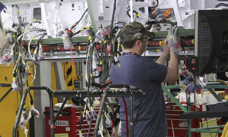 Machinists at 3 Boeing defense plants ratify new contract