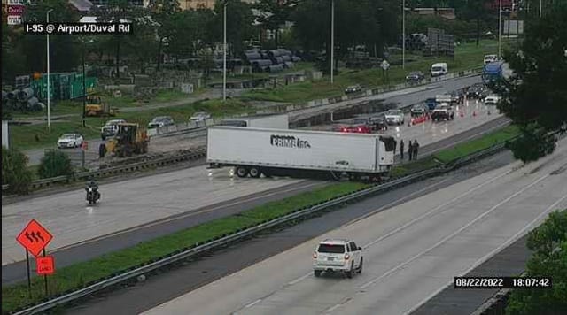 Northbound lanes on I-95 shut due to a jackknife accident