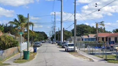 Police officers find man injured after shooting in Miami-Dade