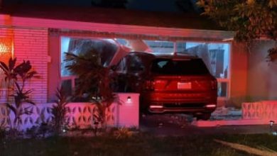 SUV crashes into home in Pembroke Pines