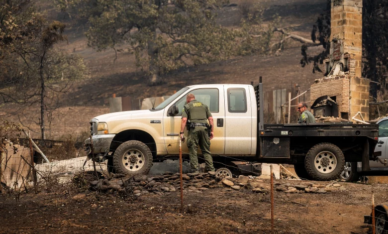 Washington town evacuated, some homes burned in wildfire