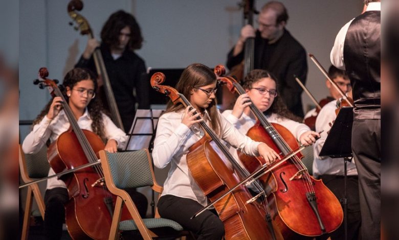 Dallas Youth Orchestra performs impromptu jazz concert at Galleria Dallas